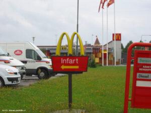 13 agosto, Norvegia: fa male mangiare ai fast food...