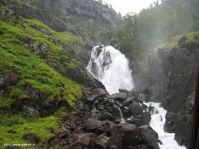 14 agosto: cascata in una prima escursione lampo
