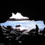 All'entrata della grotta