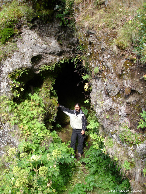 Una grotta nel verde...