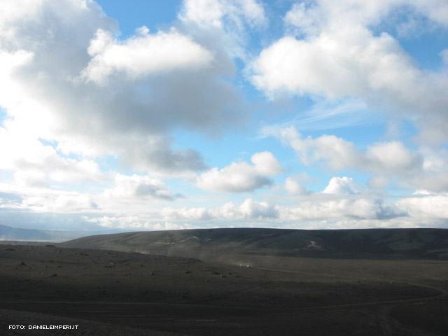 Sulla pista nel deserto