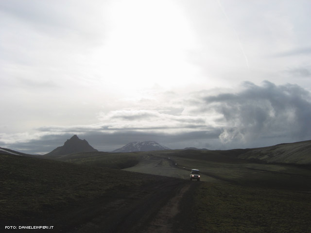 Si fa scuro sulla pista